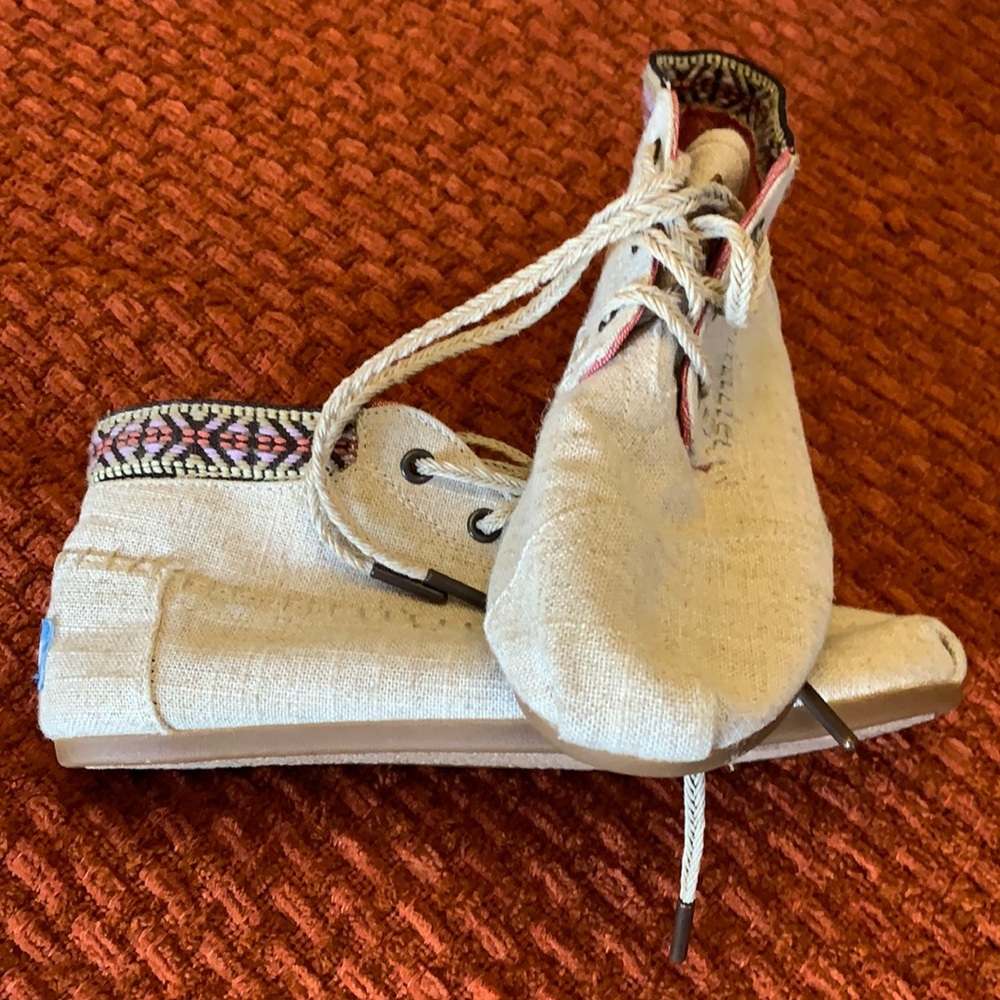 Toms high tops never worn